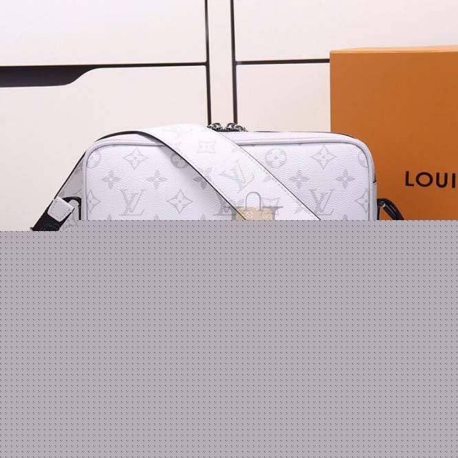 l**is V*t*n outdoor messenger m30243 (29.5*20*10.5cm)